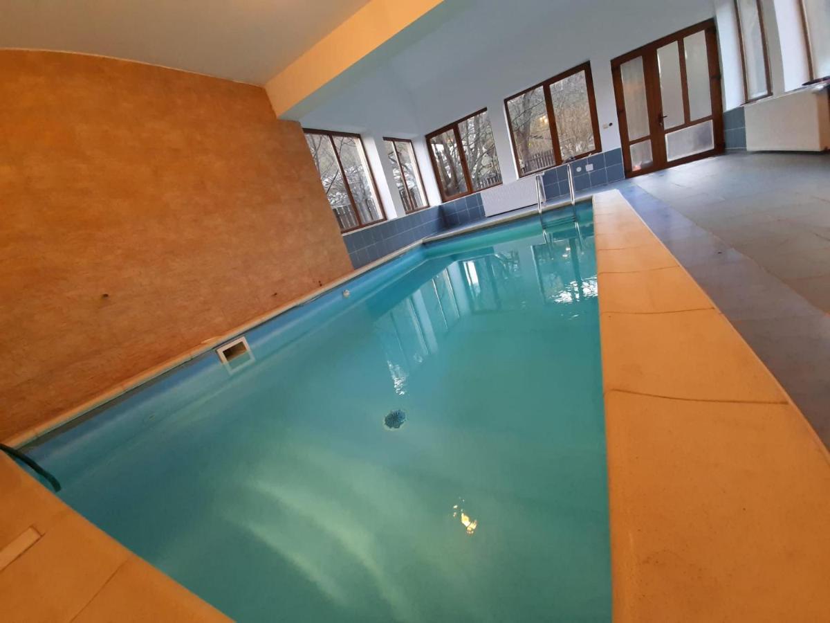Pensiunea Montan Din Bran,Sat Simon Spa Indoor Bran  Luaran gambar
